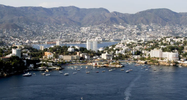 Cierran puerto de Acapulco a la navegación por posible ciclón