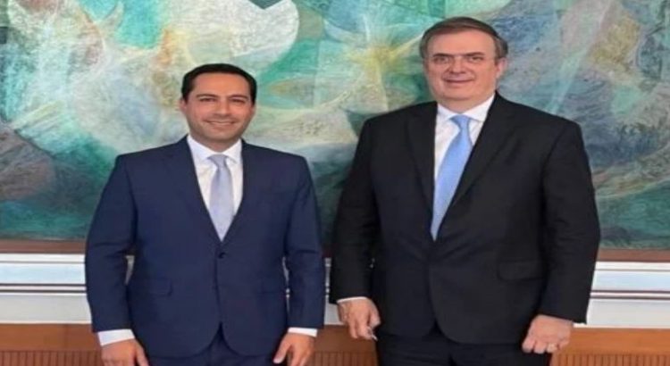 Se reúne gobernador de Yucatán con Marcelo Ebrard