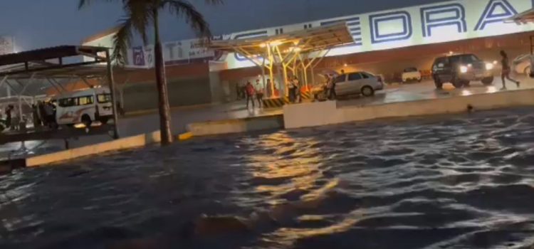 Inundaciones en Acapulco por el paso de Blas