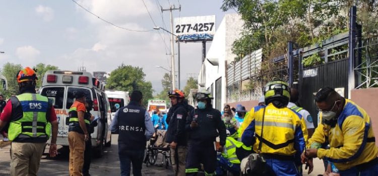 Autobús turístico intoxica a 26 pasajeros.