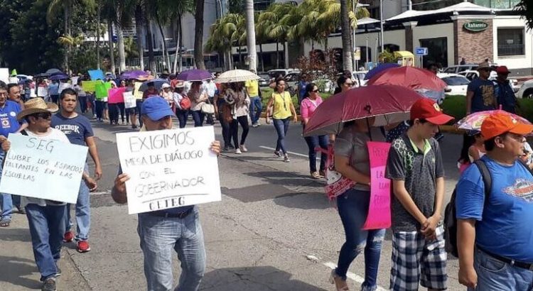 Termina CETEG marcha en la Costera.