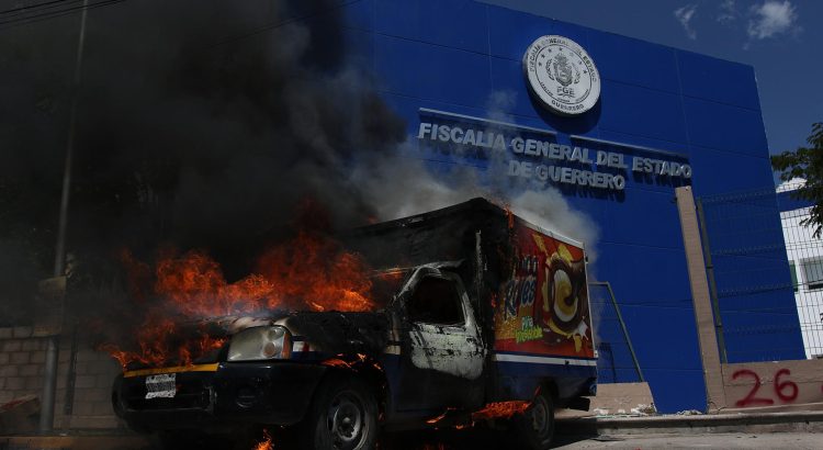 Atacan con explosivos instalaciones de la Fiscalía Estatal