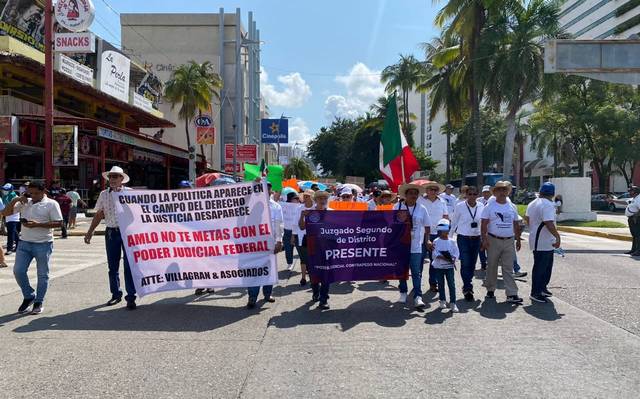 Marchan trabajadores del PJF