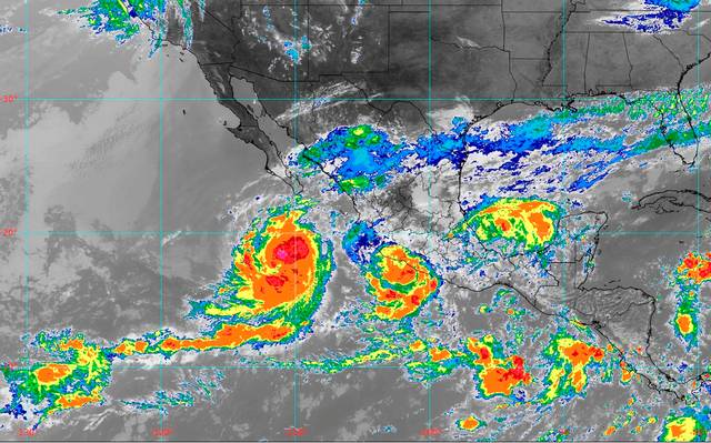 Tormenta Tropical “Max” toca tierra con fuerza en Petatlán