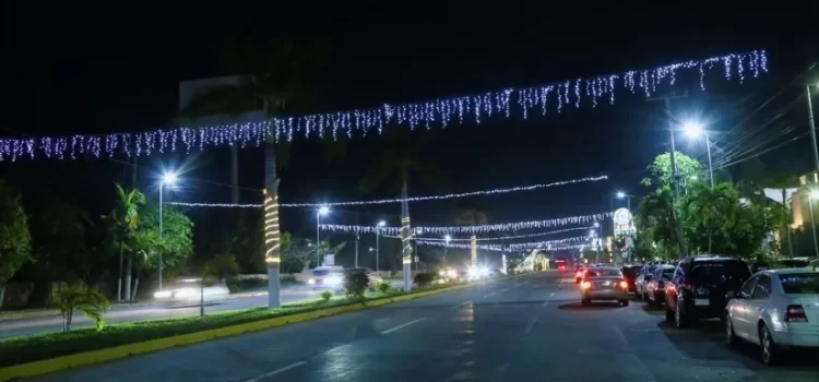 Acapulco comienza a tener espíritu navideño