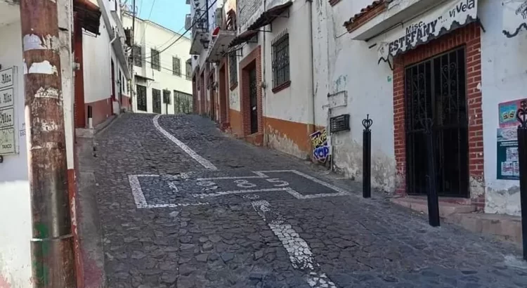 Suman tres días sin transporte público en Taxco