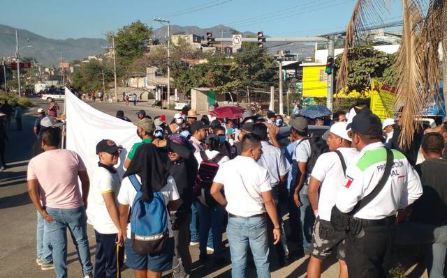 La UNIPEG bloquea la circulación en la entrada de Acapulco