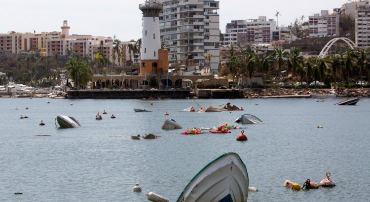 Alistan programa para limpiar bahía de Acapulco