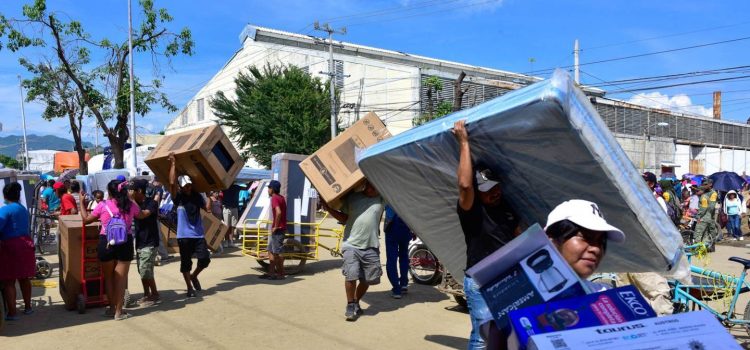 Beneficiarios piden suspendan entrega de enseres y despensas