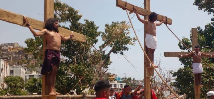 Realizan la Pasión de Cristo en Santa Cruz