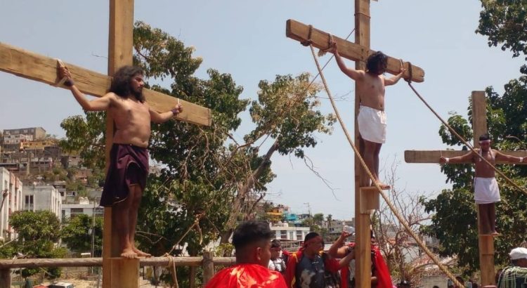 Realizan la Pasión de Cristo en Santa Cruz