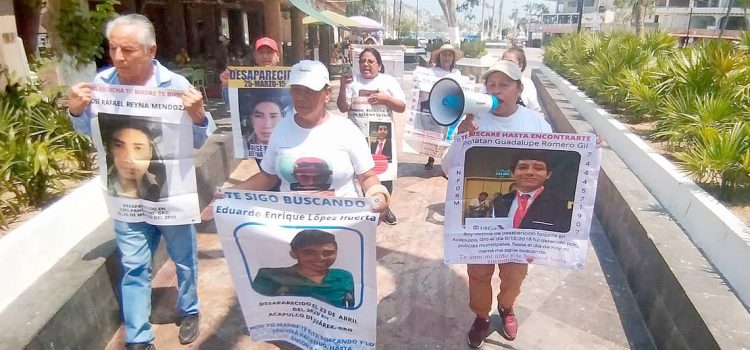 Cumplen y marchan los familiares de desaparecidos