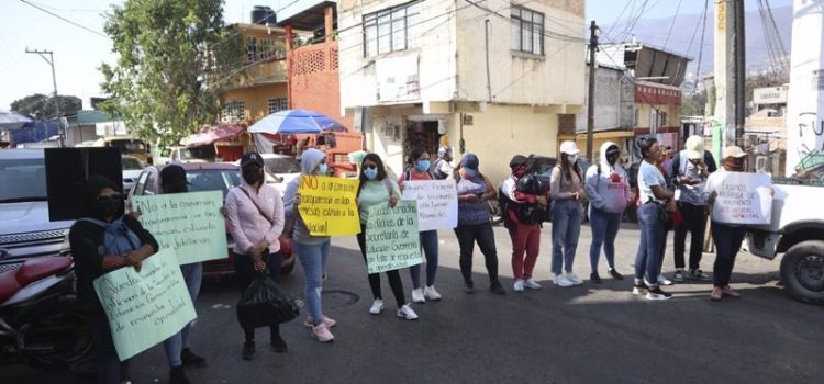 Egresados demandan 300 plazas de maestros