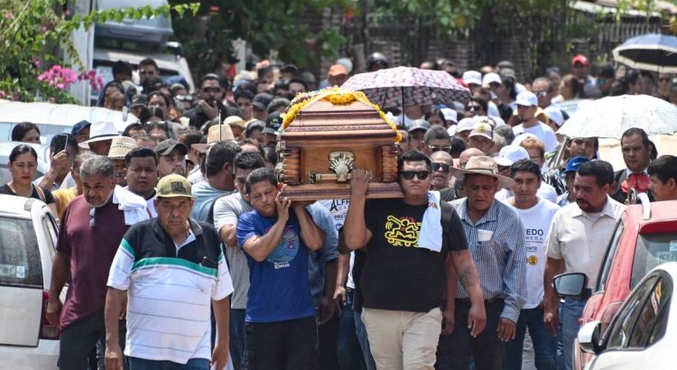 Sepultan al candidato asesinado José Alfredo Cabrera