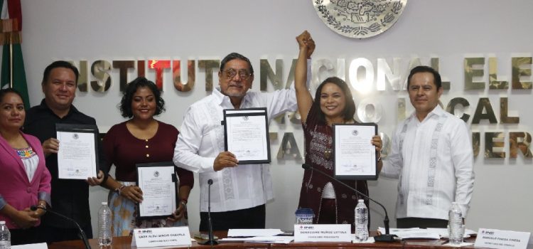 Reciben su constancia como senadores electos