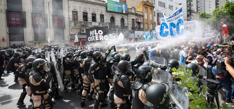 Violencia y represión en Buenos Aires durante protestas por la Ley Bases