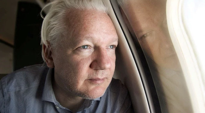 Julian Assange sale de prisión tras alcanzar un acuerdo con Estados Unidos