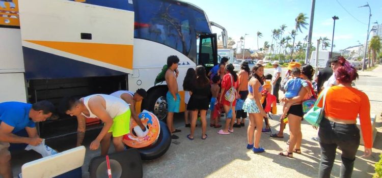 Arriban más turistas al puerto de Acapulco