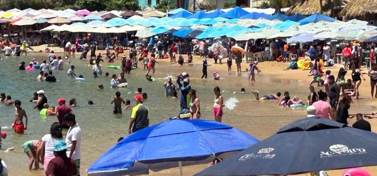 Comienzan a llegar los turistas a playas de Caleta y Caletilla