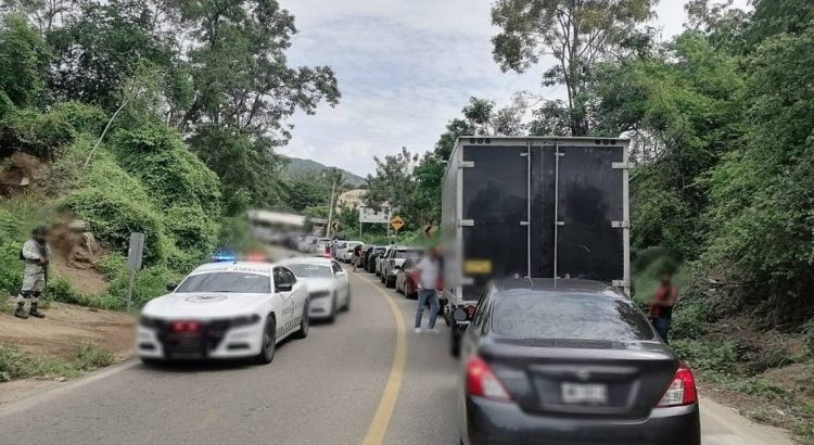 Después de casi 35 horas, termina bloqueo en carretera Acapulco-Zihuatanejo