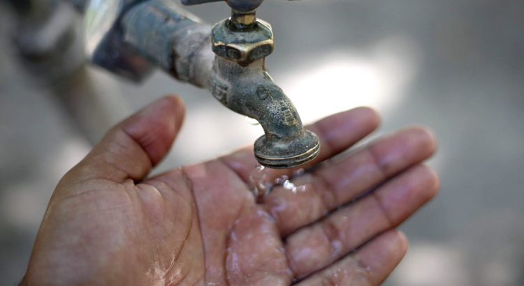 Crece la crisis por falta de agua en colonias del puerto