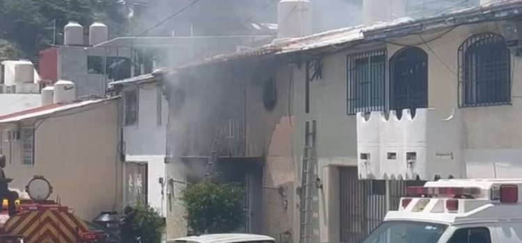 Incendio consume una vivienda en la colonia Progreso