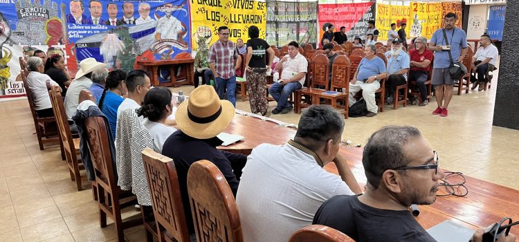 Padres de los normalistas de Ayotzinapa exigen justicia