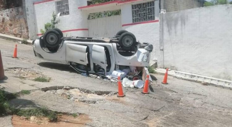 Aparatoso accidente sufren Servidores de la Nación