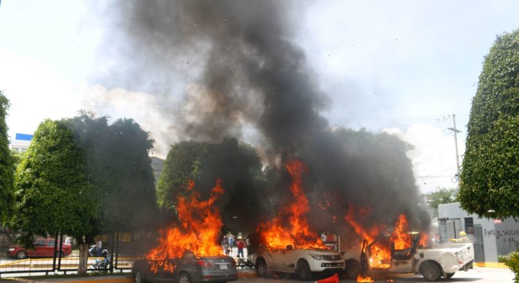 Ataque de normalistas causa destrozos en el Congreso de Guerrero