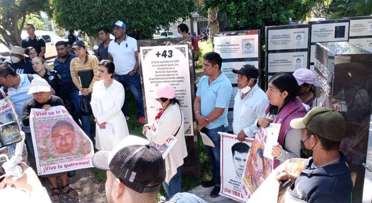 Inauguran memorial de los 43 normalistas de Ayotzinapa