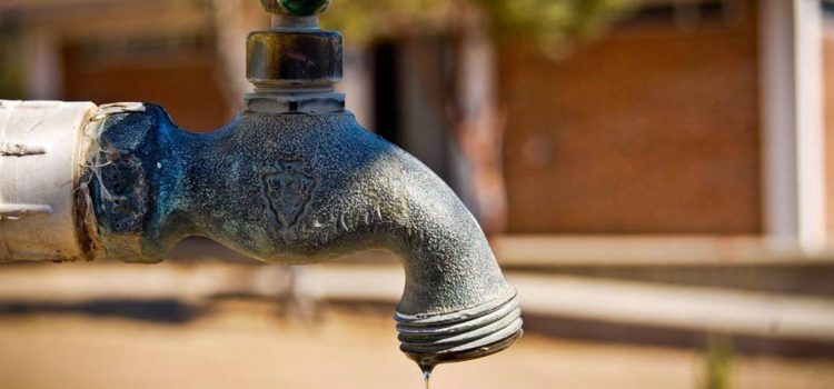 Suspenden servicio de agua potable