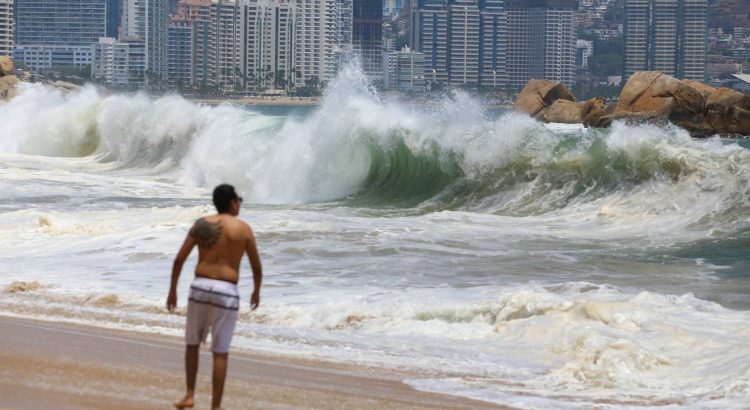 Alertan por mar de fondo en playas