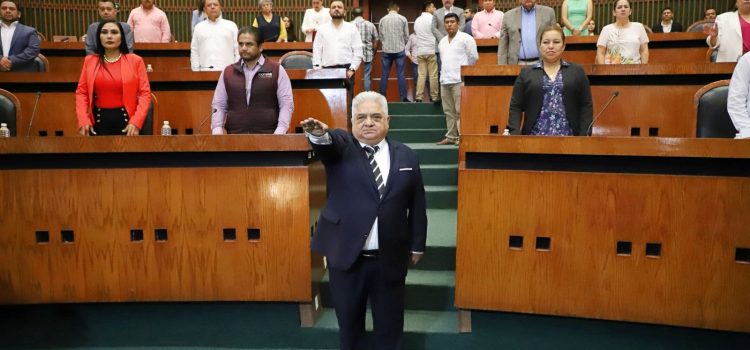 Gustavo Alarcón toma protesta como presidente de Chilpancingo