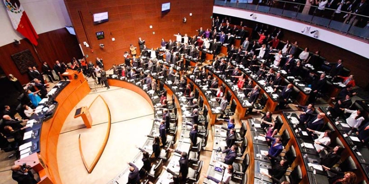 Senado aprueba reforma que garantiza salarios dignos para policías, maestros y personal de salud