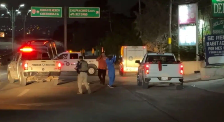 Localizan once cuerpos abandonados en una camioneta en Chilpancingo