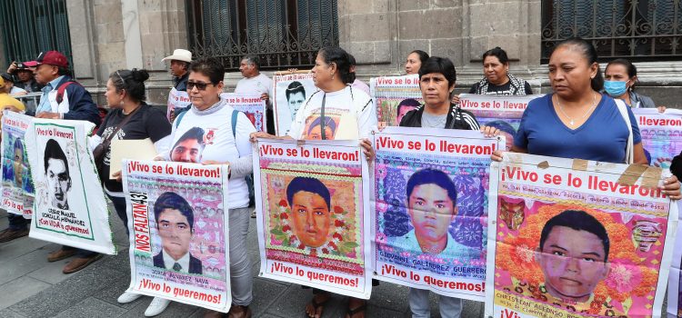 Sheinbaum se reunirá con los padres de los 43 normalistas desaparecidos de Ayotzinapa