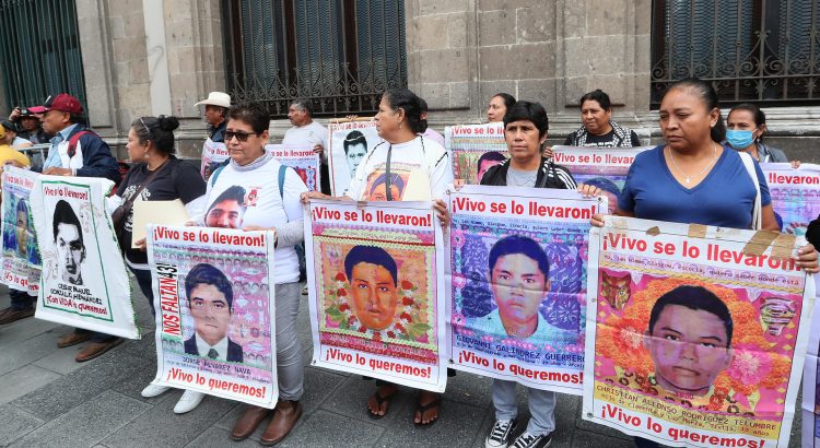 Sheinbaum se reunirá con los padres de los 43 normalistas desaparecidos de Ayotzinapa