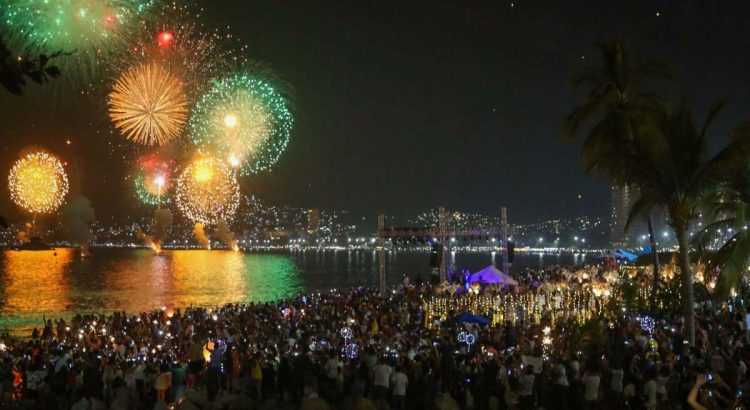 Preparan el show de pirotecnia en Acapulco