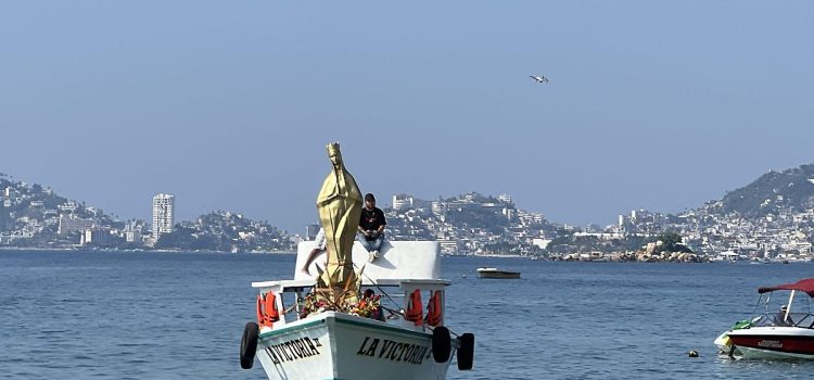 Realizan peregrinación náutica para celebrar a la Virgen Reina de los Mares