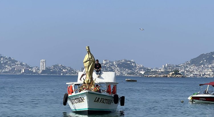 Realizan peregrinación náutica para celebrar a la Virgen Reina de los Mares