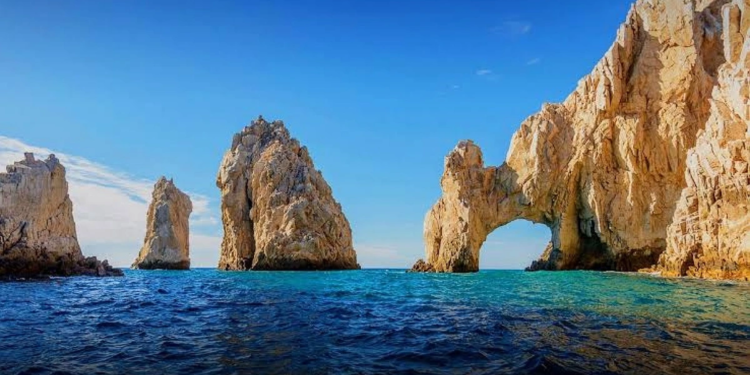 Los Cabos uno de los 5 destinos favoritos del turista para la temporada invernal SECTUR proyecta una ocupación hotelera del 80%.