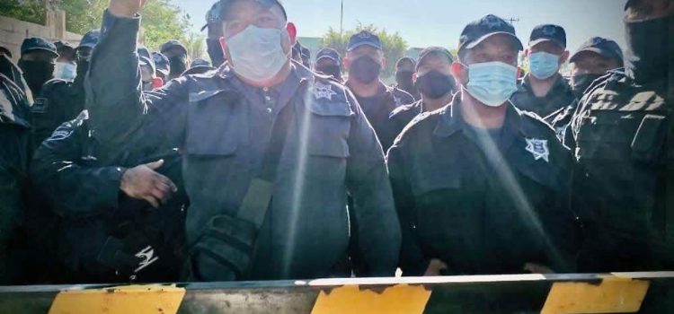 Mantienen el paro de policías en Coyuca