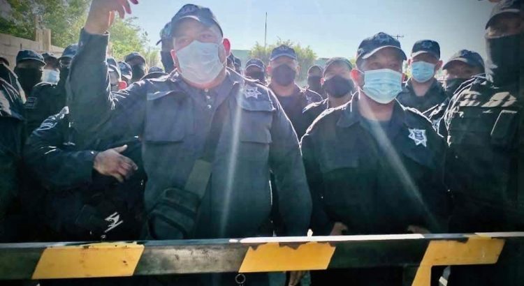 Mantienen el paro de policías en Coyuca