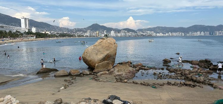 Se aleja seis metros el mar en la playa Las Hamacas de Acapulco