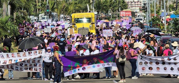 Más de 700 mujeres participan en marcha conmemorativa del Día Internacional de la Mujer