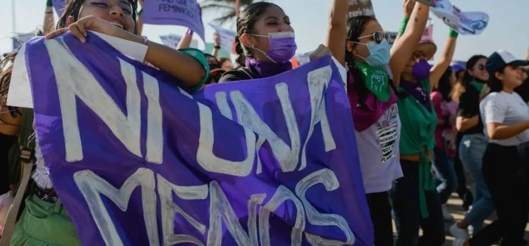 Realizan marcha en el marco del Día Internacional de la Mujer