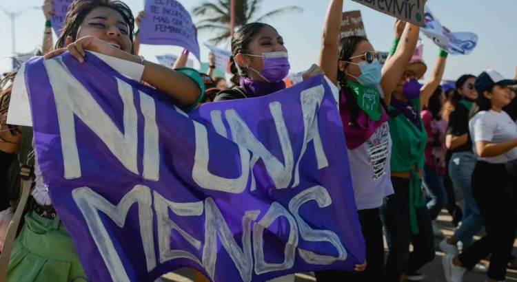 Realizan marcha en el marco del Día Internacional de la Mujer