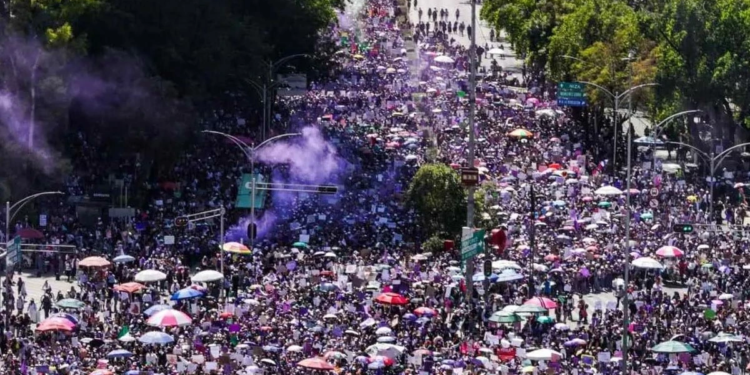 Miles marcharon en el Día Internacional de la Mujer