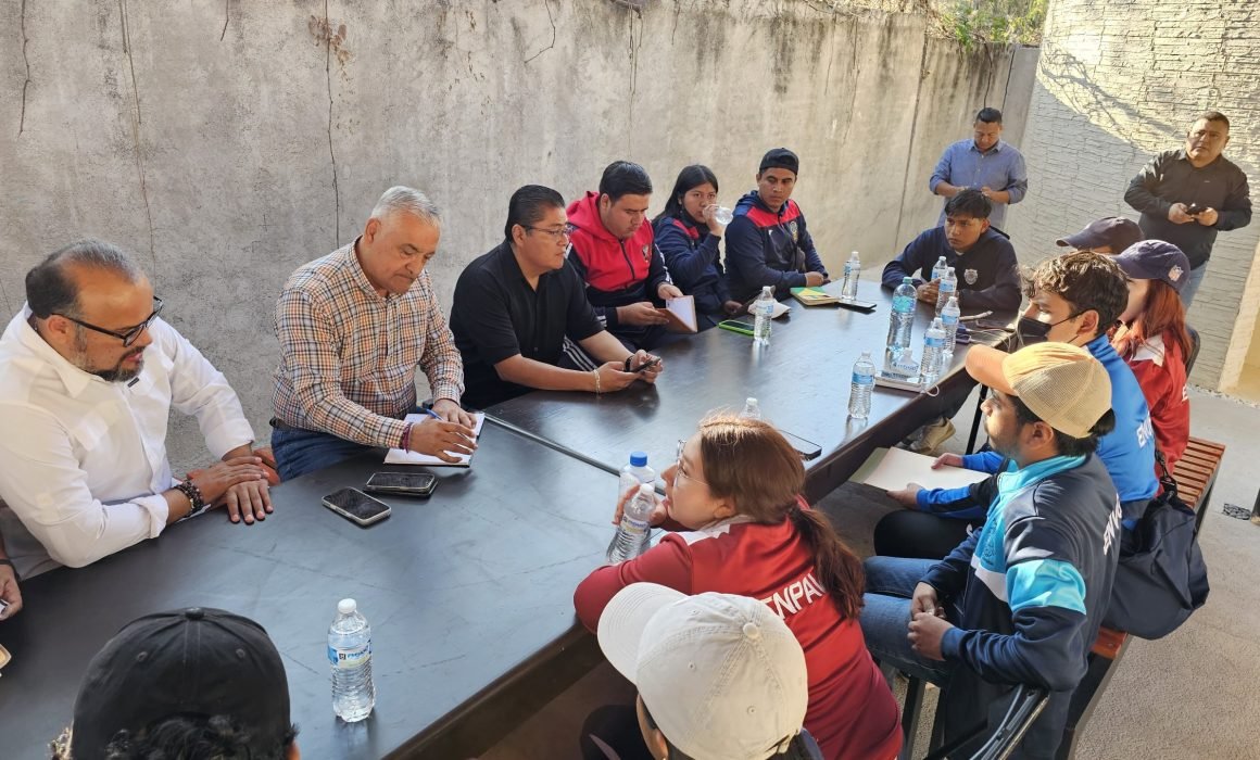 SEG acuerda con normalistas revisar peticiones tras vandalismo en Finanzas