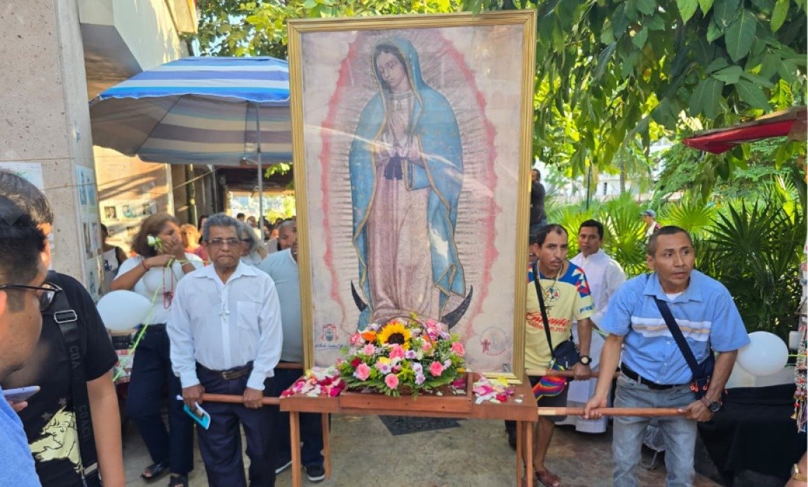 Reciben en Acapulco réplica del Ayate de la Virgen de Guadalupe
